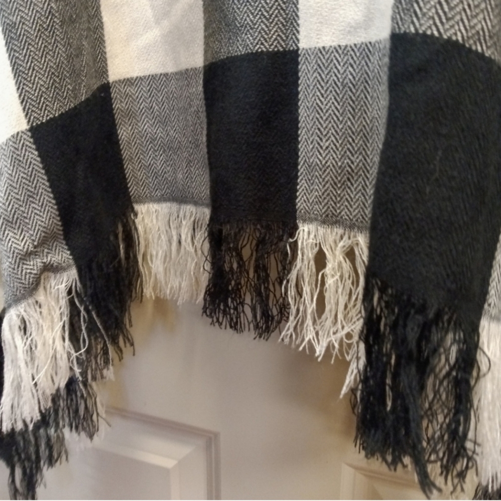 Loft Buffalo Plaid Hooded Poncho - Picture 4 of 10